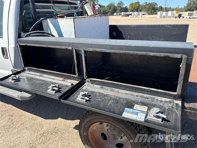Ford F-550 Platformas/izkraušana no sāniem