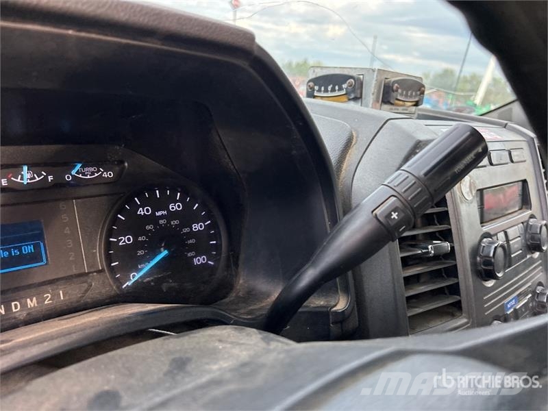 Ford F-550 车载式高空作业车
