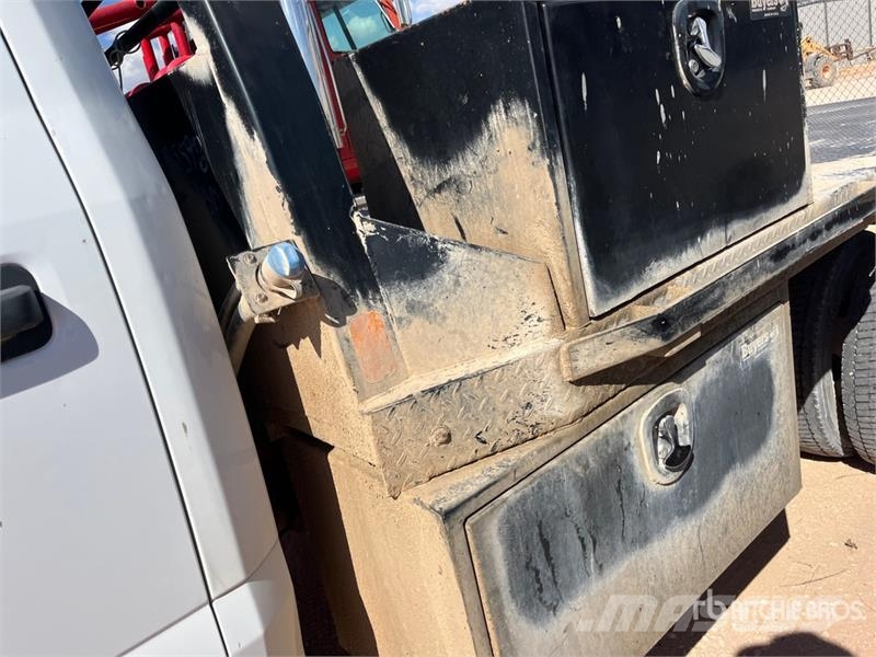 Ford F-550 Plošinové nákladné automobily/nákladné automobily so sklápacími bočnicami