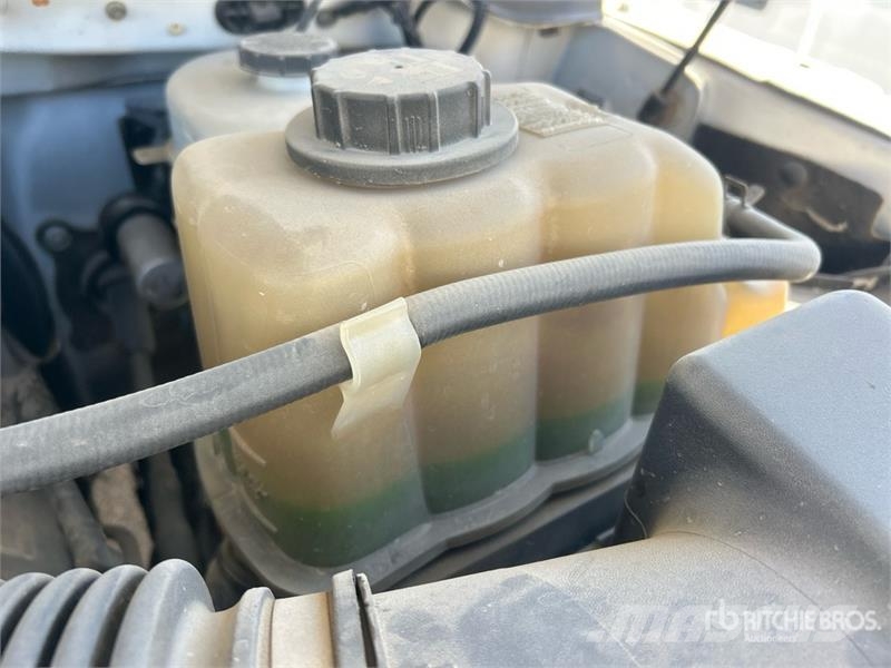 Ford F-550 Teherautóra szerelt emelők és állványok