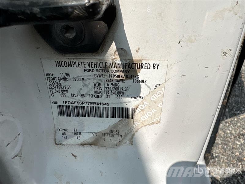 Ford F-550 Camion con sponde ribaltabili