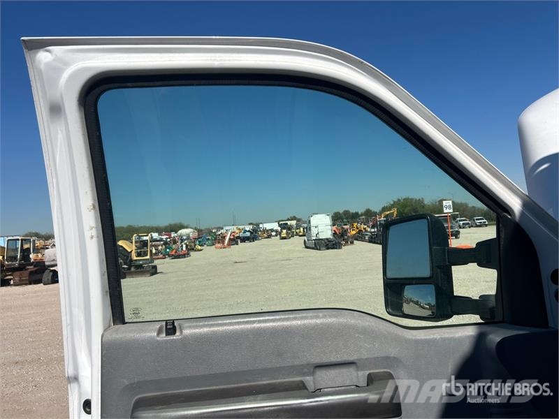 Ford F-550 Auto korpe