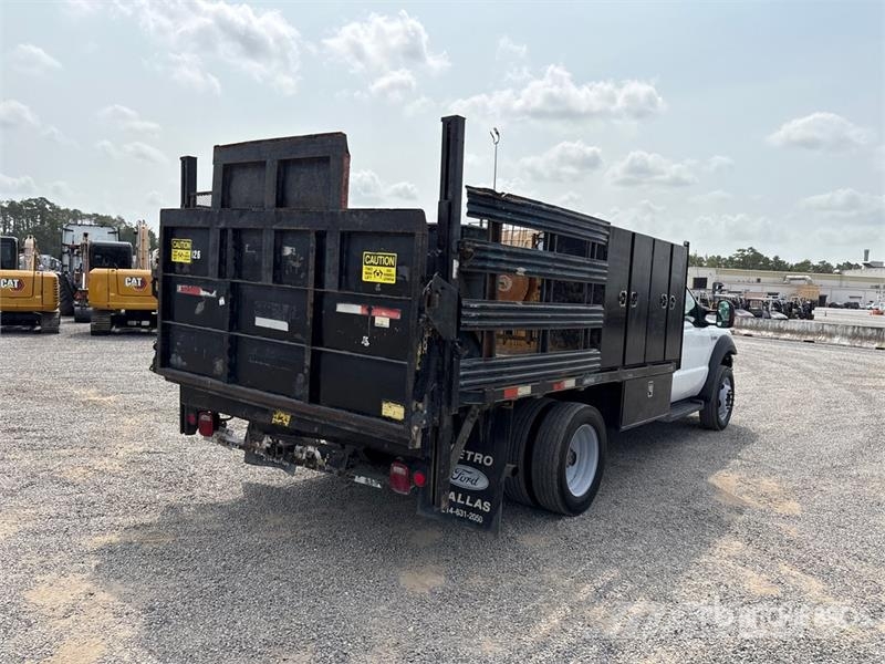 Ford F-550 Camion con sponde ribaltabili