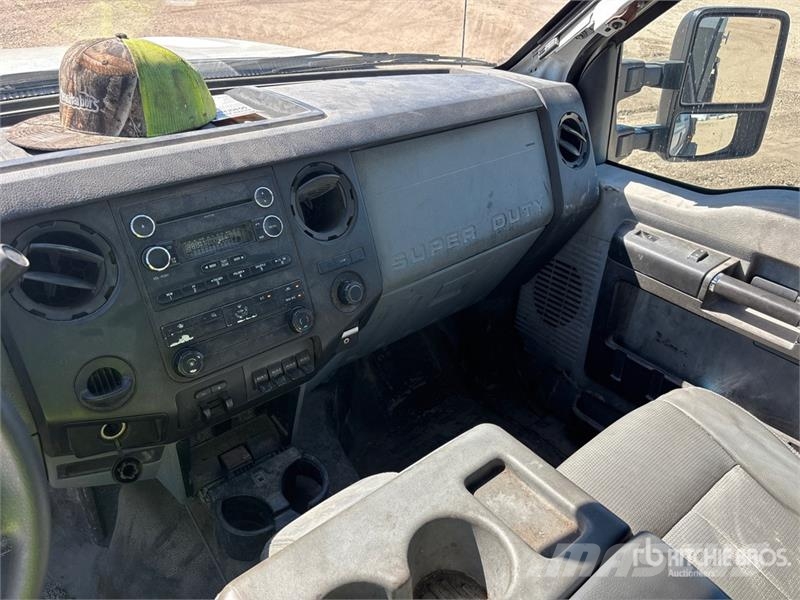 Ford F-550 Platformas/izkraušana no sāniem