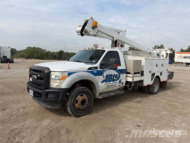 Ford F-550 Autoplošiny