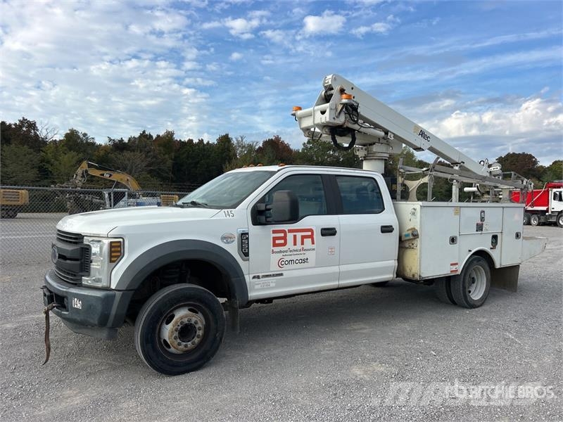 Ford F-550 车载式高空作业车