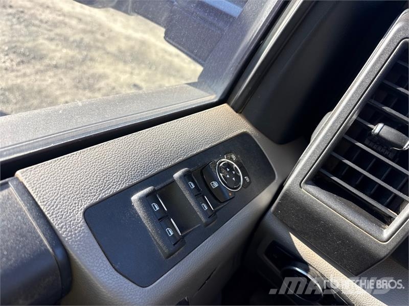 Ford F-550 Ciężarówki typu Platforma / Skrzynia