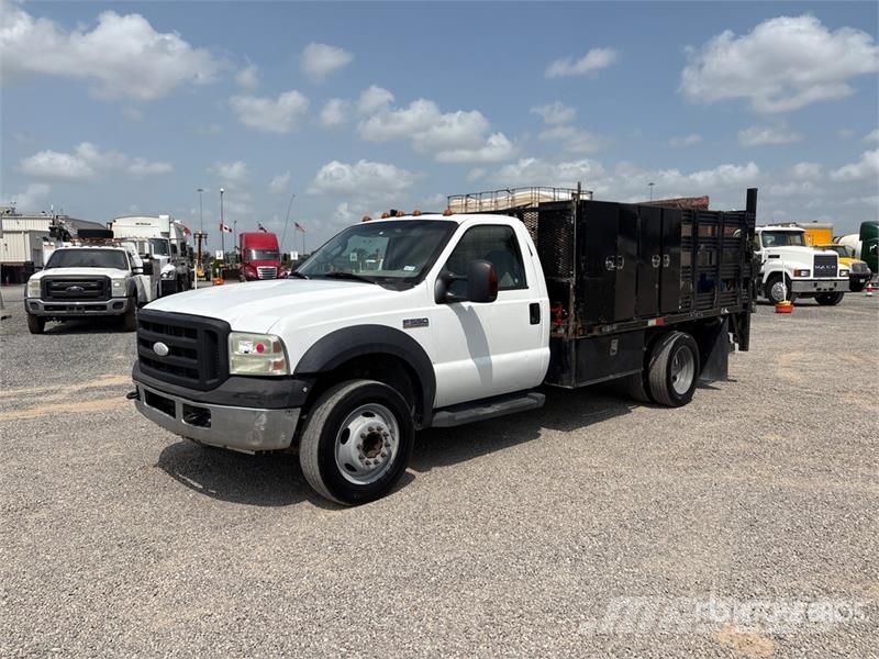 Ford F-550 Camion con sponde ribaltabili