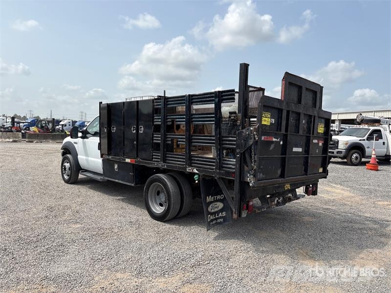 Ford F-550 Camion con sponde ribaltabili