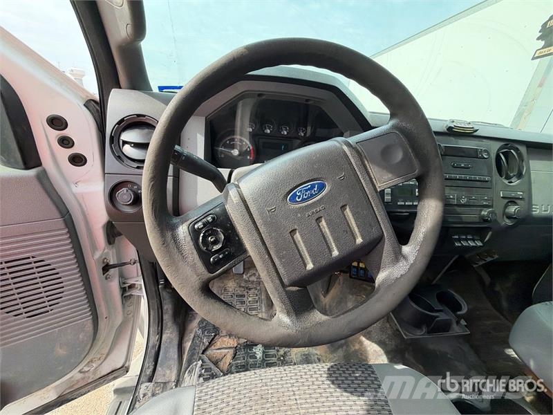 Ford F-550 Autoplošiny