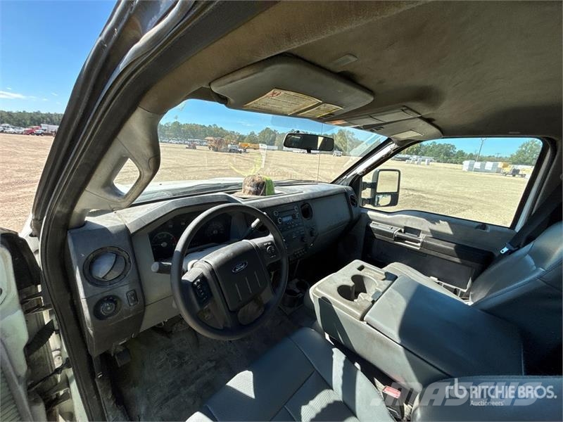 Ford F-550 Platformas/izkraušana no sāniem