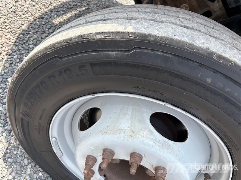 Ford F-550 Camion con sponde ribaltabili