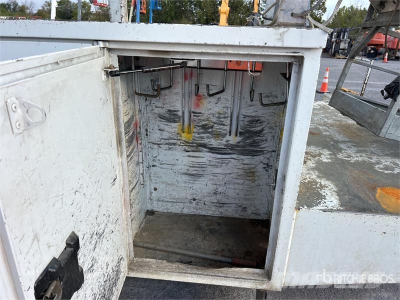 Ford F-550 车载式高空作业车