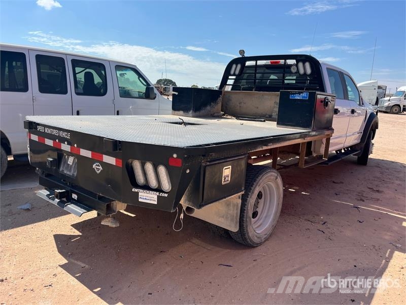 Ford F-550 Plošinové nákladné automobily/nákladné automobily so sklápacími bočnicami