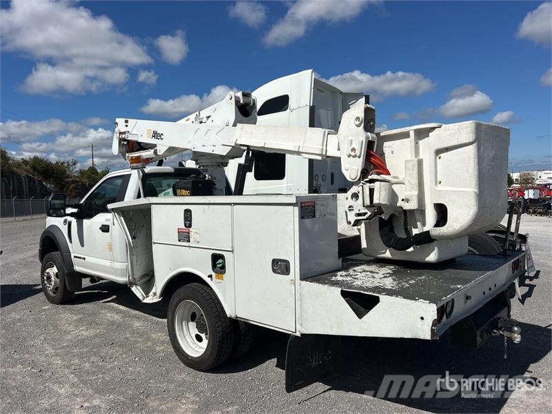 Ford F-550 Plataformas aéreas montadas em caminhão