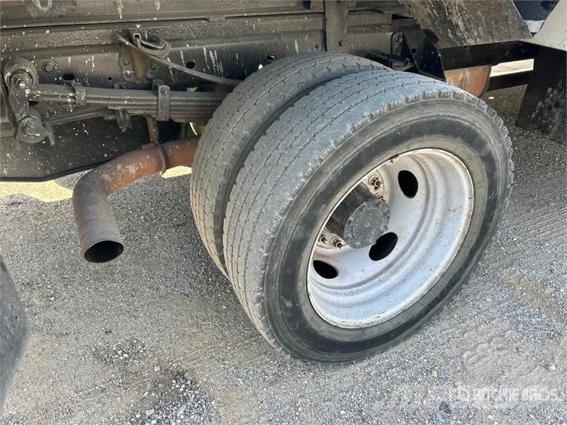 Ford F-550 Teherautóra szerelt emelők és állványok