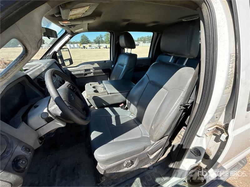 Ford F-550 Platformas/izkraušana no sāniem