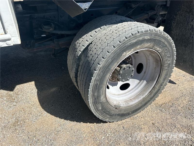 Ford F-550 Teherautóra szerelt emelők és állványok