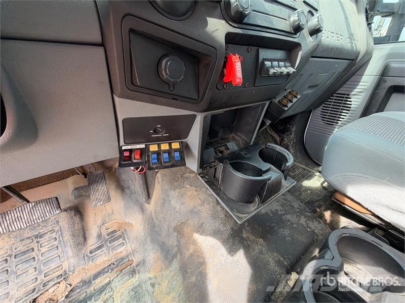 Ford F-550 Autoplošiny