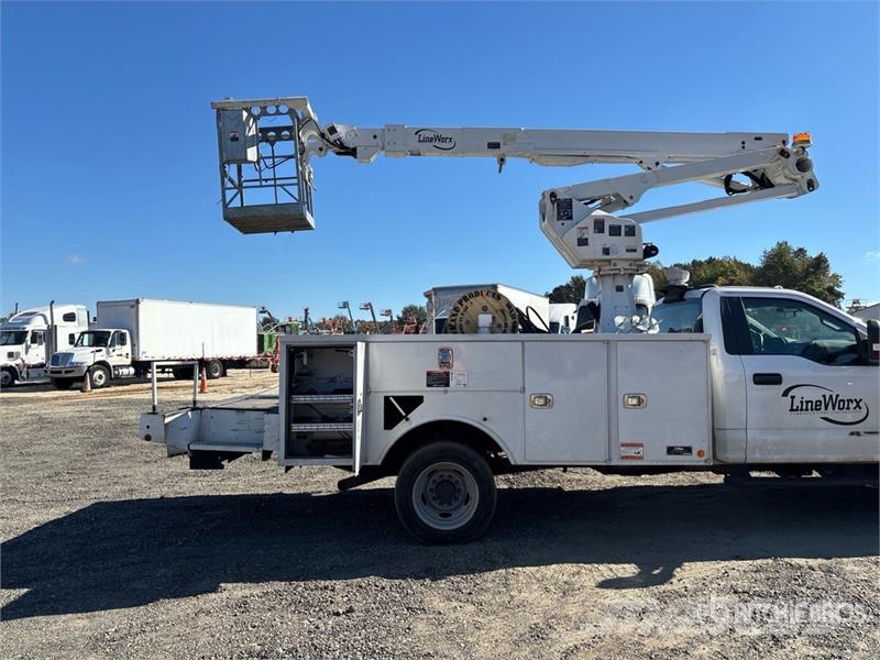 Ford F-550 Truck mounted platforms