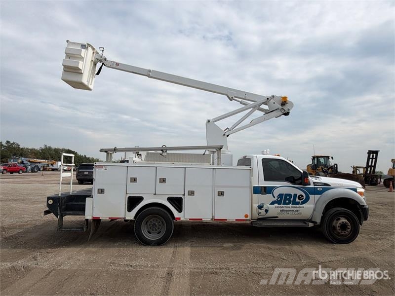 Ford F-550 Autoplošiny