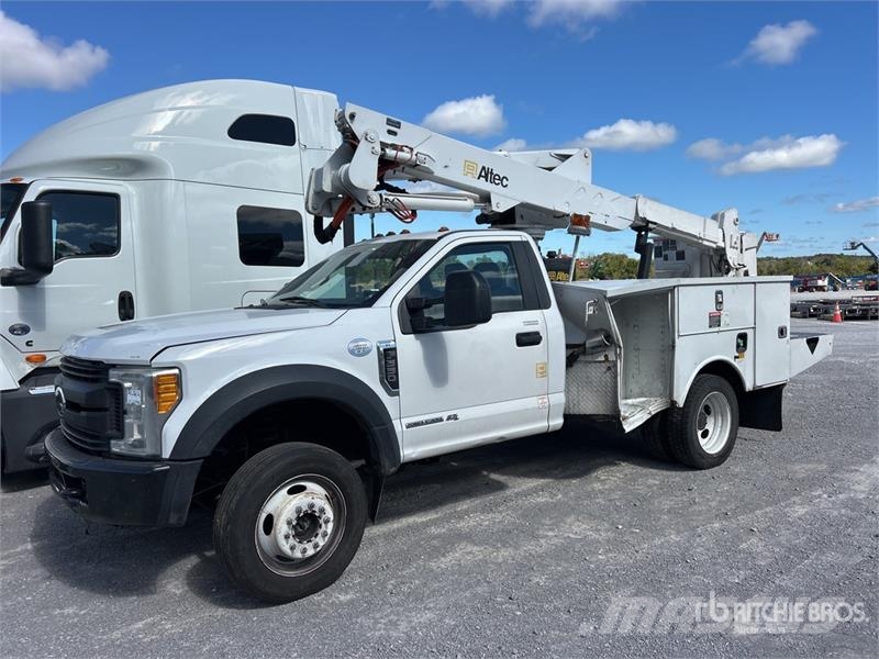 Ford F-550 Plataformas aéreas montadas em caminhão