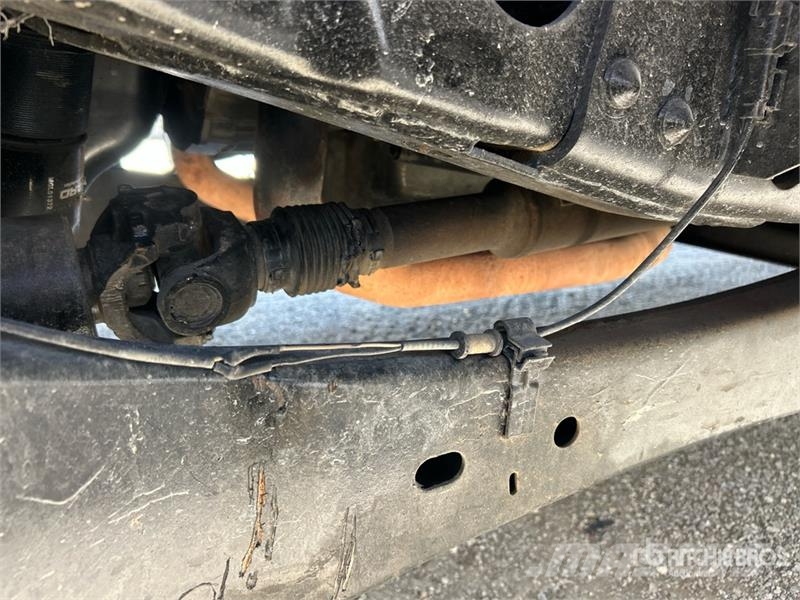 Ford F-550 Teherautóra szerelt emelők és állványok