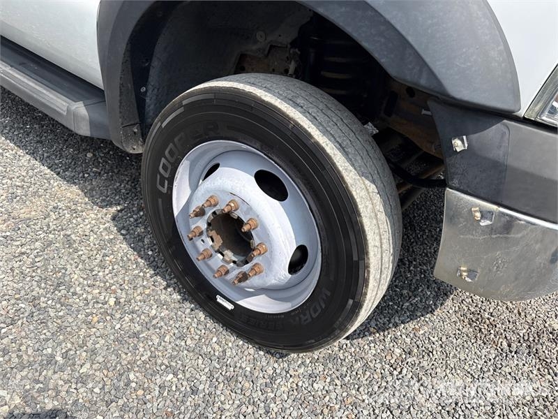 Ford F-550 Camion con sponde ribaltabili