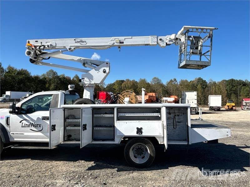 Ford F-550 Truck mounted platforms