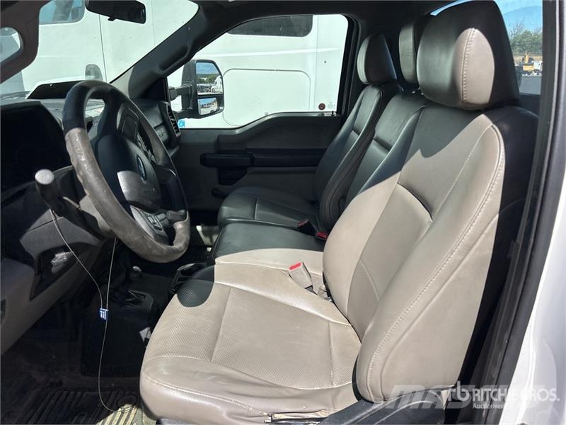 Ford F-550 Plataformas aéreas montadas em caminhão