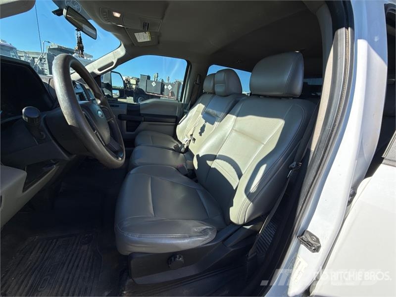 Ford F-550 Ciężarówki typu Platforma / Skrzynia