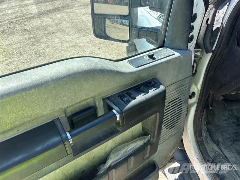 Ford F-550 Platformas/izkraušana no sāniem