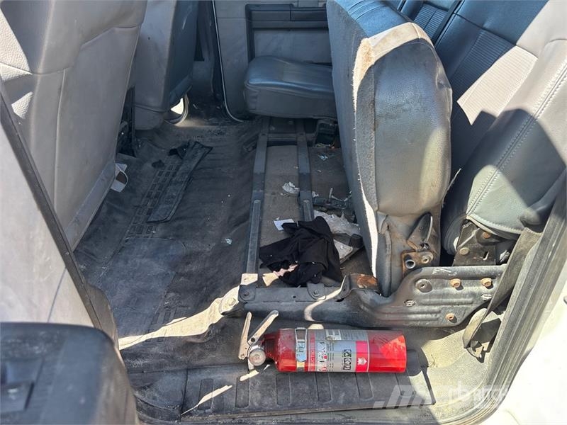 Ford F-550 Platformas/izkraušana no sāniem