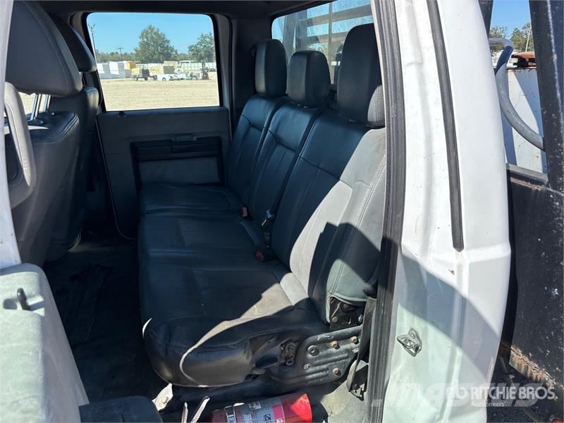 Ford F-550 Platformas/izkraušana no sāniem