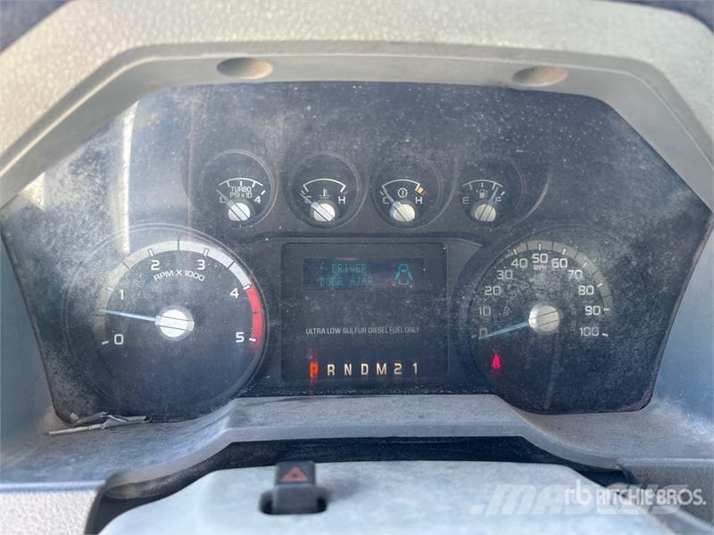 Ford F-550 Platformas/izkraušana no sāniem