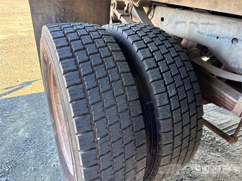 Ford F-550 Ciężarówki typu Platforma / Skrzynia
