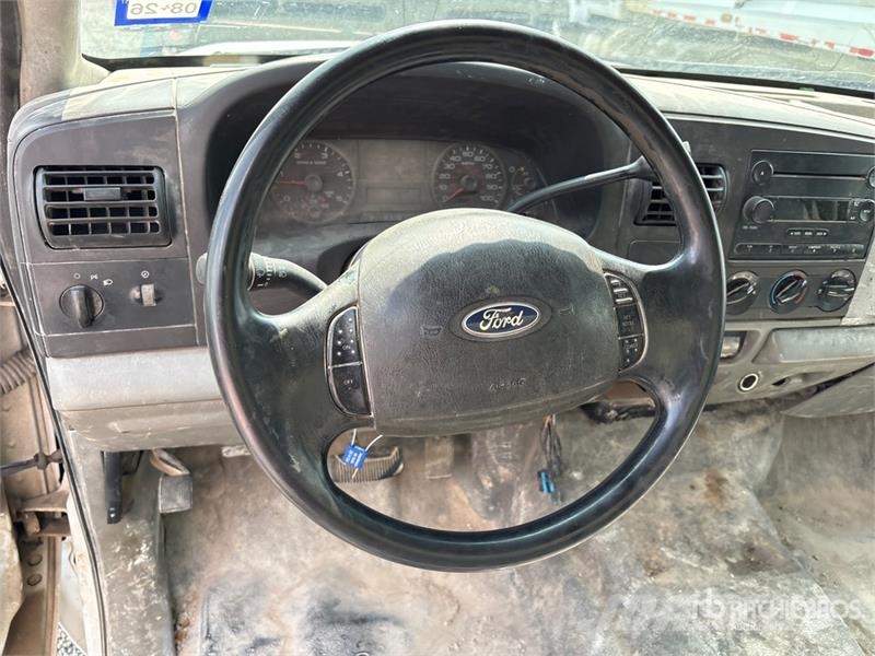 Ford F-550 Camion con sponde ribaltabili