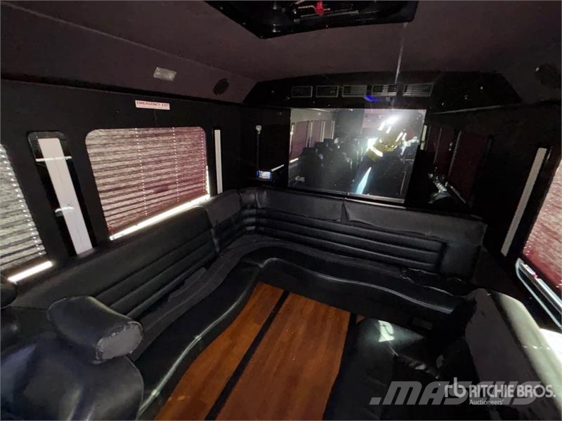 Ford F-550 4x2 26-Seat Bus Mini avtobusi
