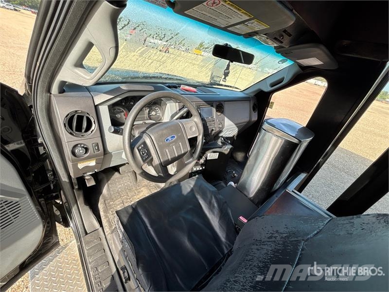 Ford F-550 4x2 26-Seat Bus Mini avtobusi