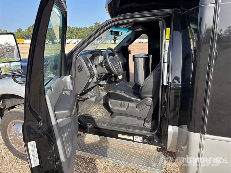 Ford F-550 4x2 26-Seat Bus Mini avtobusi