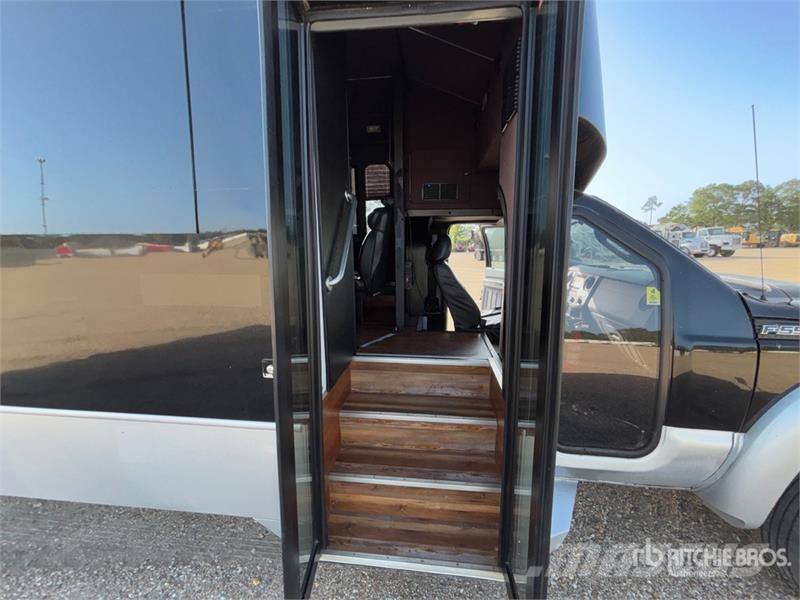 Ford F-550 4x2 26-Seat Bus Mini avtobusi