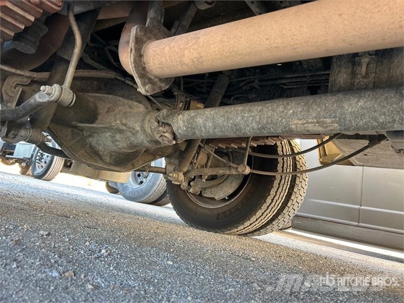 Ford F-550 4x2 Crew Cab Utility Truck Caja abierta/laterales abatibles