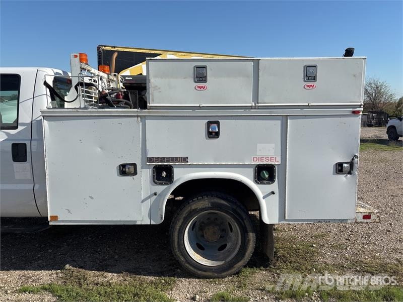 Ford F-550 4x2 Crew Cab Utility Truck (Inoperable) 픽업/드롭사이드