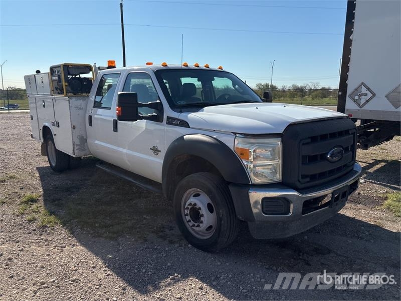 Ford F-550 4x2 Crew Cab Utility Truck (Inoperable) 픽업/드롭사이드
