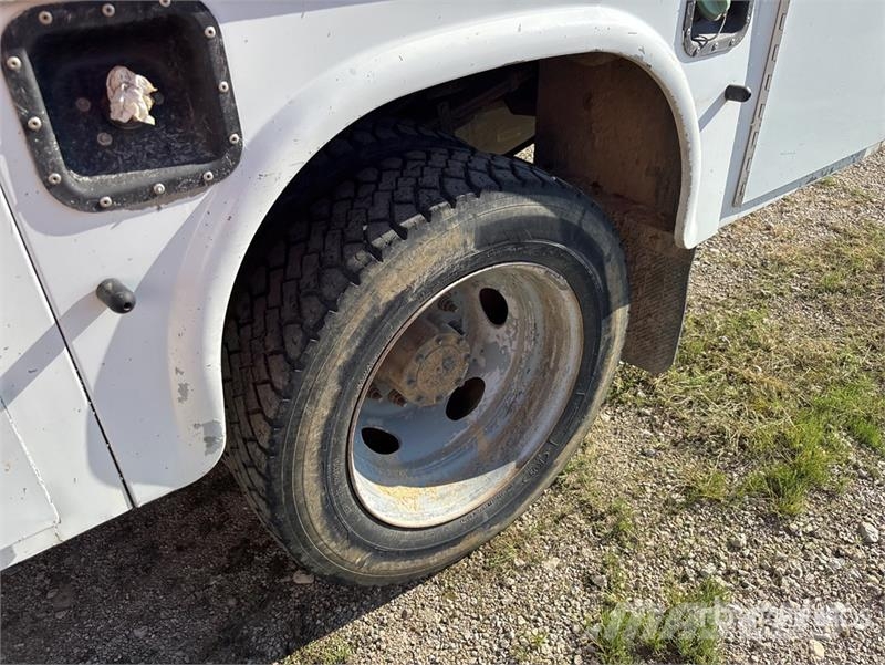 Ford F-550 4x2 Crew Cab Utility Truck (Inoperable) 픽업/드롭사이드