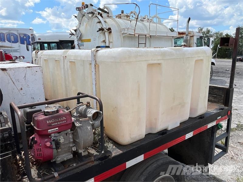 Ford F-550 4x2 Crew Cab Flatbed Water Truck (Inoperable Otros camiones