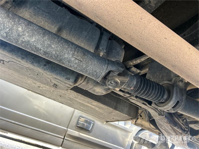 Ford F-550 4x2 Crew Cab Utility Truck Caja abierta/laterales abatibles