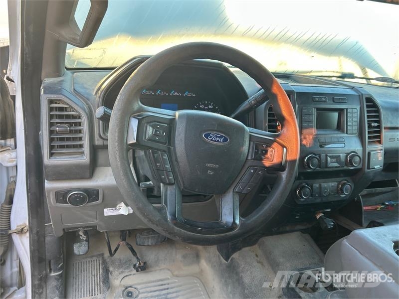 Ford F-550 4x2 Crew Cab Utility Truck Caja abierta/laterales abatibles