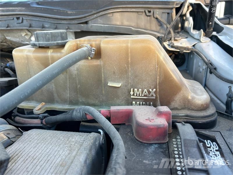 Ford F-550 4x2 Crew Cab Utility Truck Caja abierta/laterales abatibles