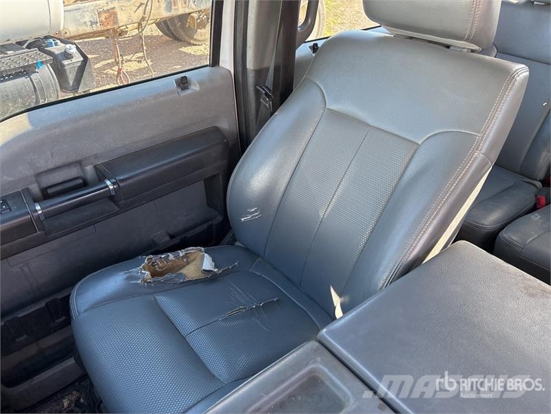 Ford F-550 4x2 Crew Cab Utility Truck (Inoperable) 픽업/드롭사이드